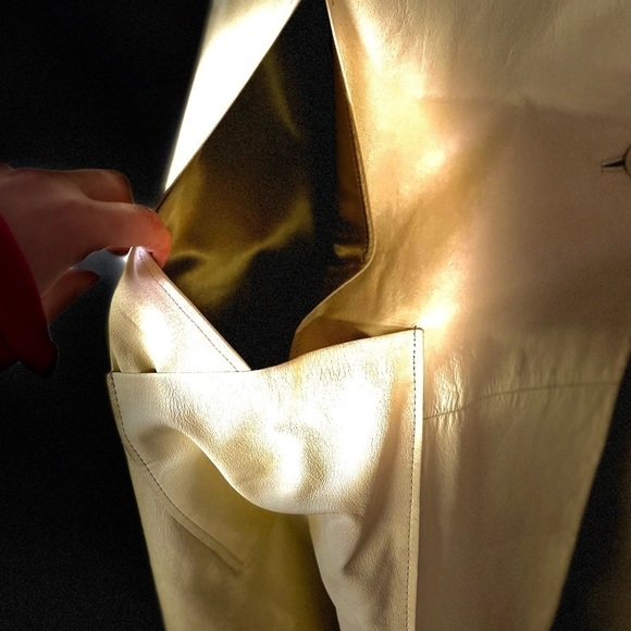 VINTAGE CREAM LEATHER CAPE - Picture 5 of 13